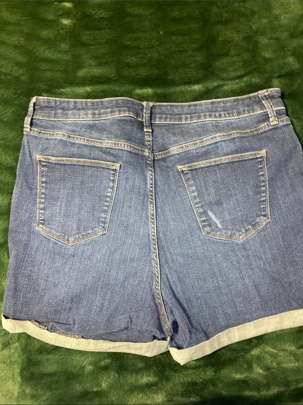 Universal Thread Medium Blue Distressed Rolled Cuff Jean Shorts - Picture 4 of 4